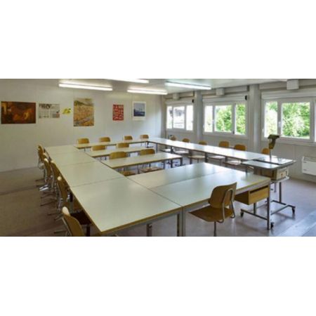 Salle de classe préfabriquée entièrement fonctionnel équipée de vitrage