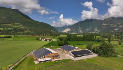 Bâtiment solaire agricole en Auvergne-Rhône-Alpes