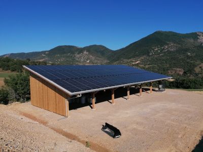 Bâtiment agricole incliné de Terre Solaire