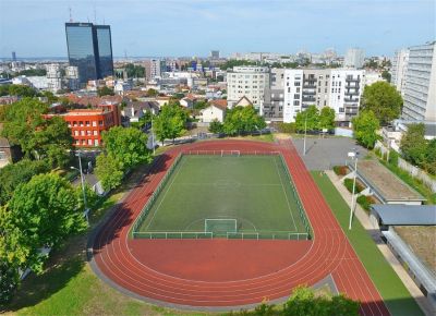 Éclairage d’un terrain de football par Lumenevo