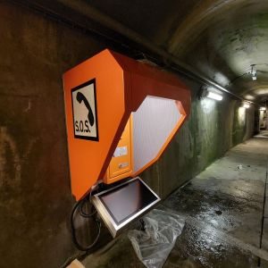 borne d'appel d'urgence dans un tunnel