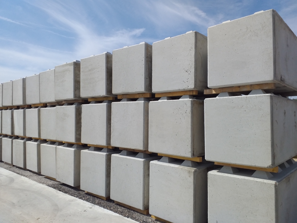 Bloc béton empilable pour aires de stockage, murs de séparation ou de soutènement_0