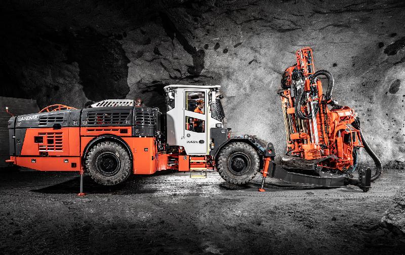 Foreuses long trou DL422iE - Sandvik - Automatisation complète et zéro émission_0