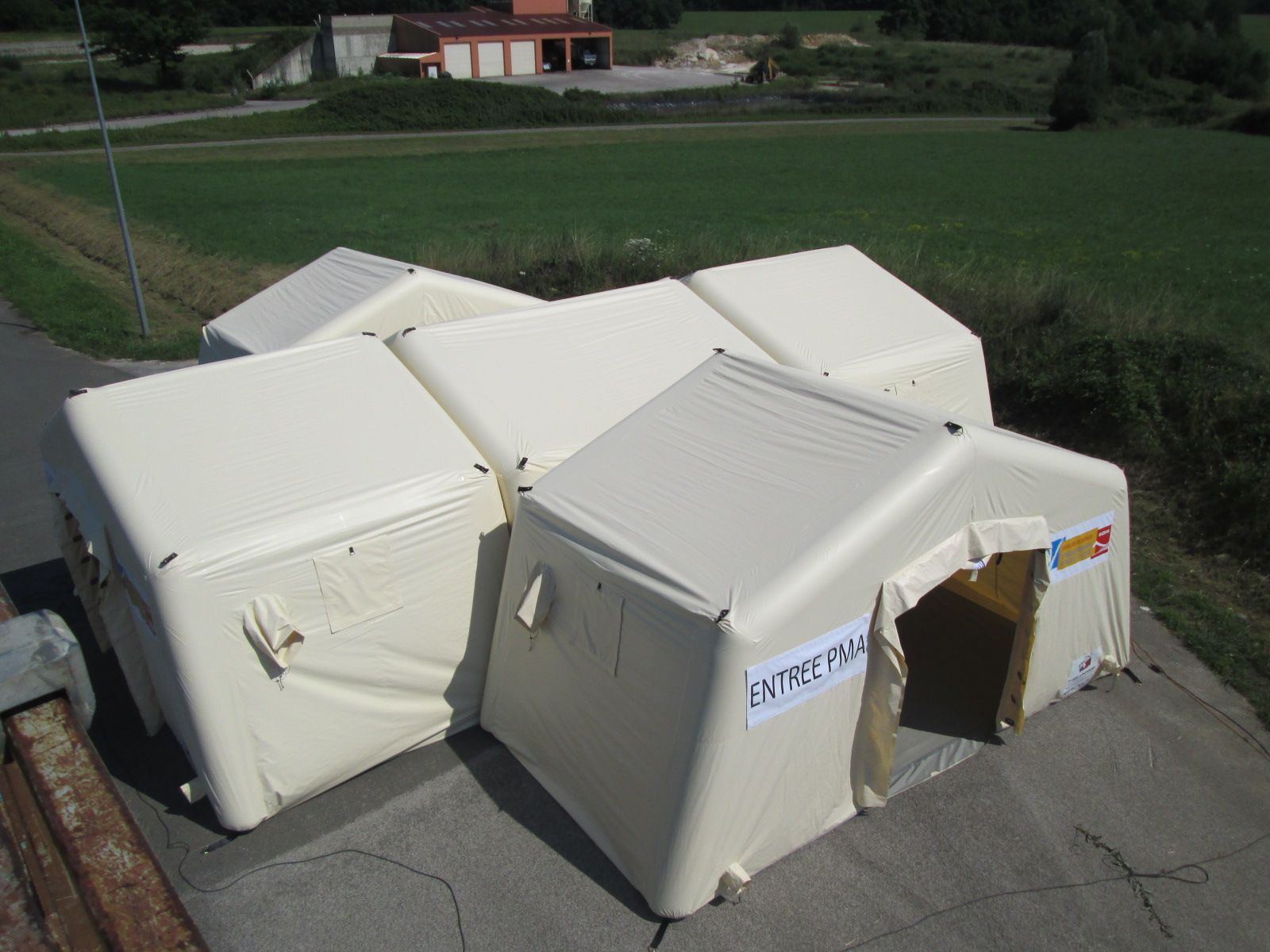 Tente militaire gonflable sur-mesure avec structure modulaire facilement transportable - RCY_0