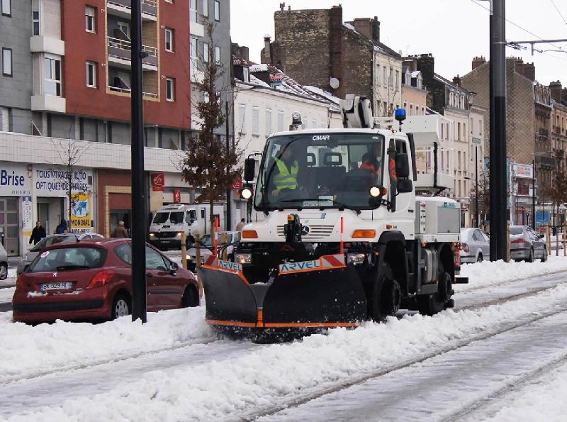 UNIMOG rail-route Déneigement Mercedes-Benz CMAR multifonction saumureuse équipement service hivernal_0