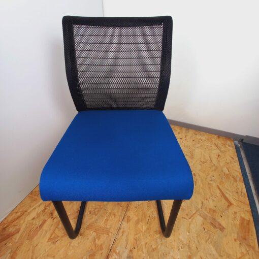 Chaise visiteur Think Steelcase d'occasion - ergonomique avec dossier en maille et structure en acier chromé - pour espaces d'accueil et de réunion_0