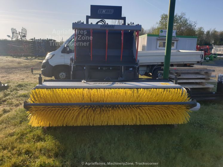 Godet balayeur à brosse rotative avec attelage Euro - Sonarol LS SNR 2400_0