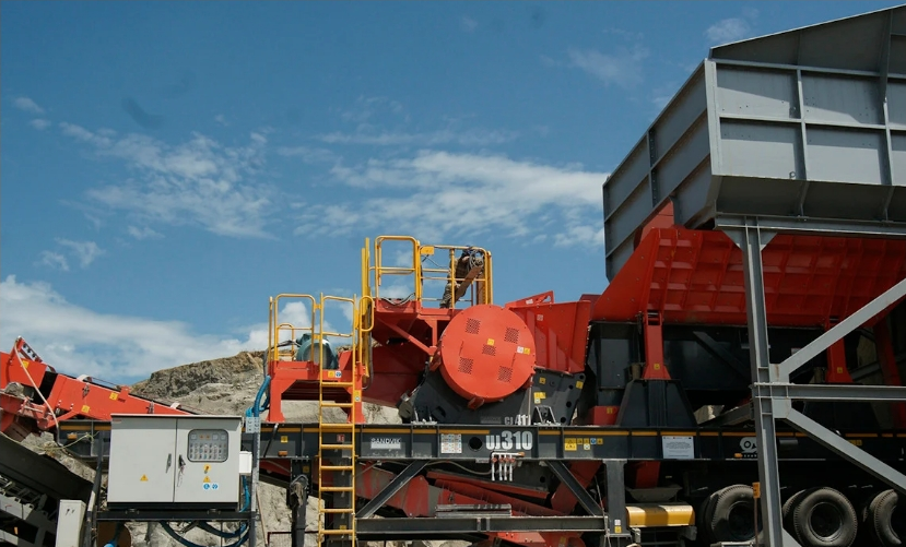 Concasseurs à mâchoires sur roues - UJ310 - Sandvik CJ411 - Capacité d'admission jusqu'à 750 mm_0