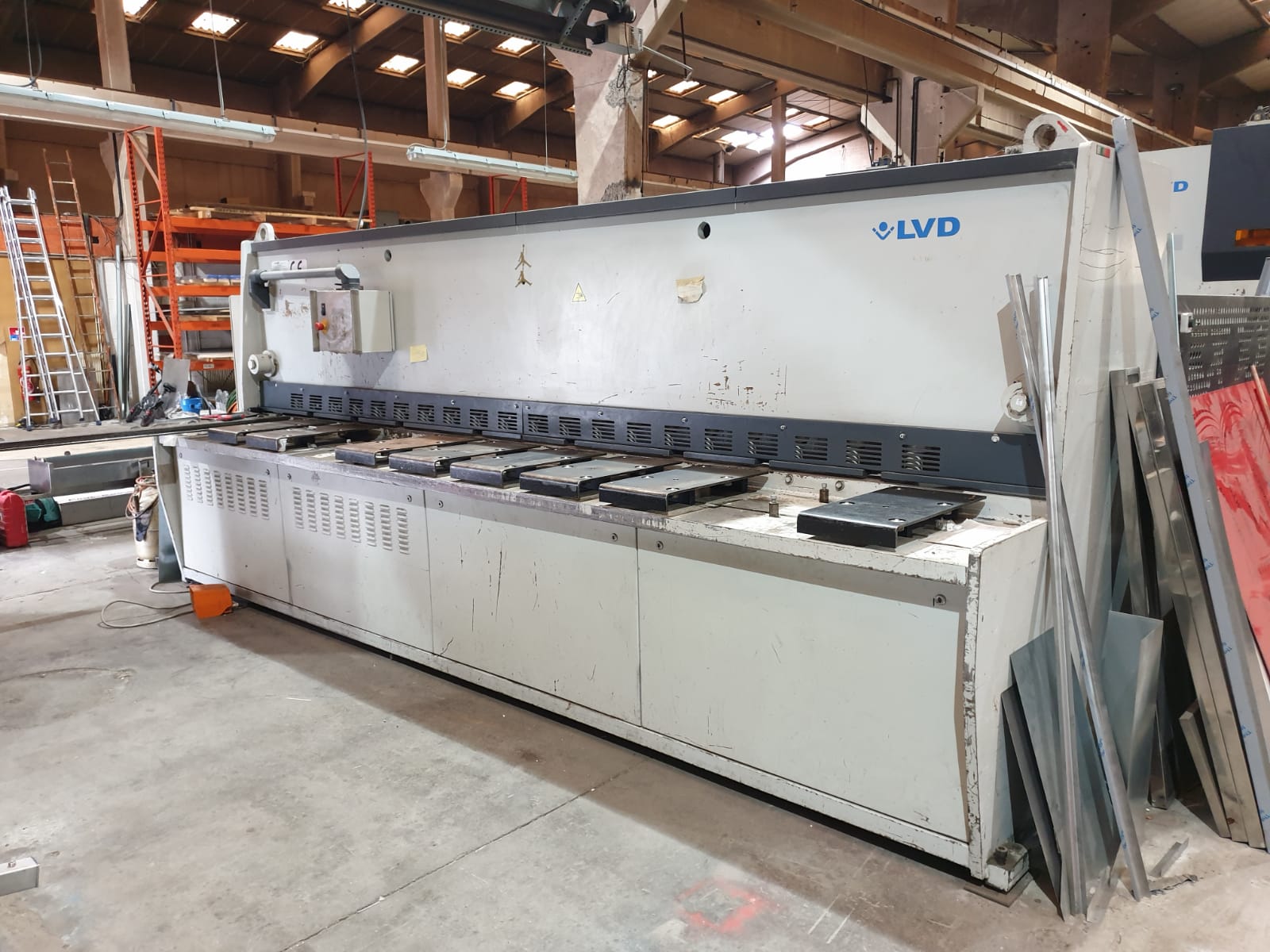 Cisaille guillotine LVD HST-E 40/6_0