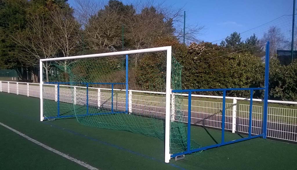 Buts de Football 6m x 2.10m Rabattables - Ref : 72032GP - Façades Acier Galva Peint_0