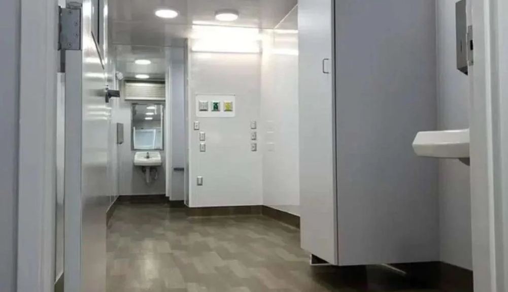 Cabinet médical de 240m² composé de 8 conteneurs de 40 pieds, avec isolation par l'extérieur_0