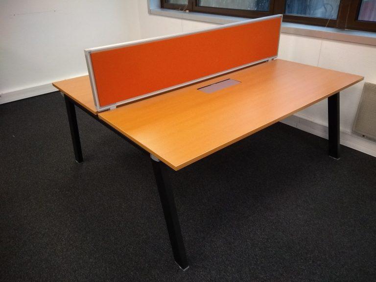 Bureau Bench Steelcase d'occasion - 140x80 cm par position - structure en acier_0