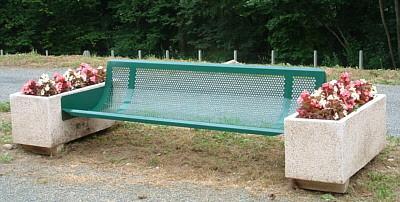 BANC EN TÔLE ET JARDINIÈRE EN BÉTON 'MAGNOLIA