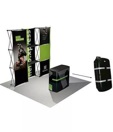 Stand d'exposition avec une valise comptoir contenant 2 structures Xpressions - Stand hello.Xpress_0