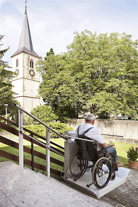 Plateforme élévatrice oblique  pour escalier courbe ou droit - GANSER GTL20_0