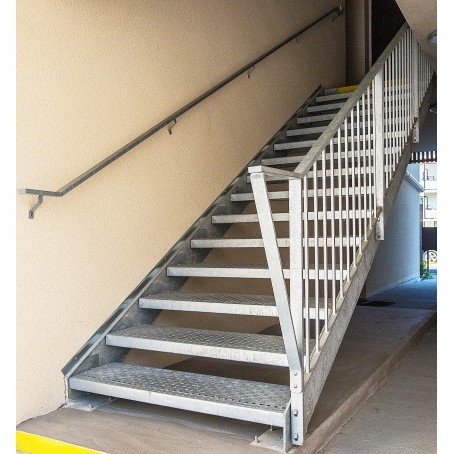 Escalier extérieur en acier, inox ou aluminium avec finition galvanisée ou galvanisée et thermolaquée_0