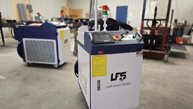 Poste de soudure laser 3-1 - 3000W - refroidissement liquide - fibre optique 20m_0