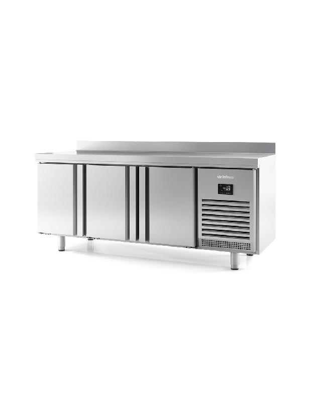 Desserte réfrigérée négative 3 portes adossée INFRICO - Tout inox AISI304 - Monoblock avec évaporateur ventilé - Contrôleur numérique tactile IP65 - Isolation polyuréthane 70mm - Portes à double poignées - Volume net 385 litres - Groupe tropic_0