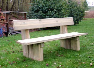 BANC EN BOIS EN FORME_0