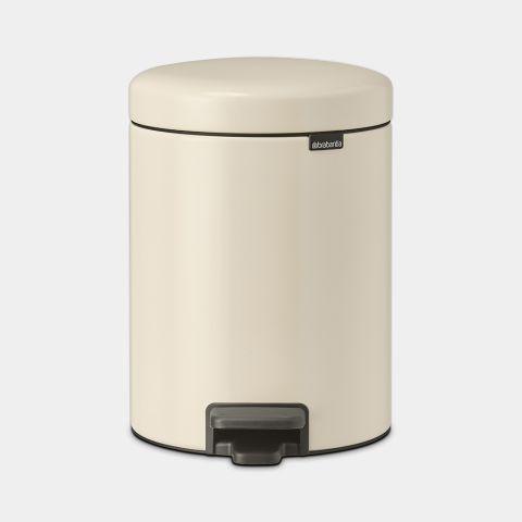 Poubelle à pédale newIcon Brabantia - 5 litres - Soft Beige - XS - Couvercle soft-close - Base antidérapante_0