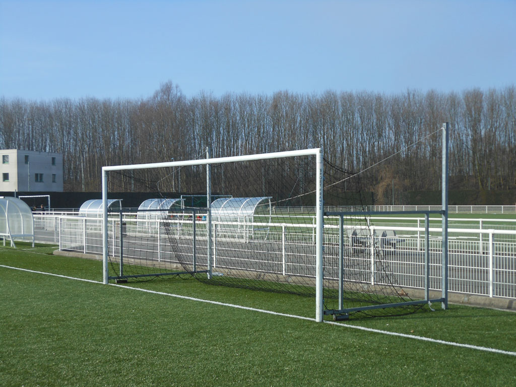 Buts de Football 6m x 2.10m Rabattables - Ref : 72057APBIS - Façades Alu naturel diam 80 - Cages arrière déport 3.50m galva_0