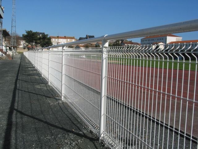 Grille de Protection pour Main Courante de Stade - Ref : 73019 - Treillis Soudé Plastifié Vert ou Blanc_0