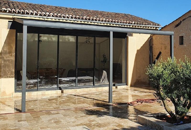 Pergola Aluminium Toit Panneaux Sandwich Isolant Épaisseur 32mm Adossée Sur Mesure Référence: Pergola Pente Sandwich Adossée_0