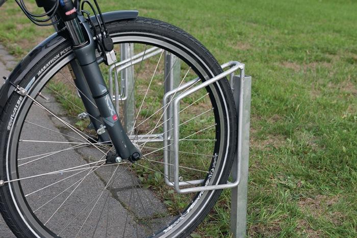 Râtelier à  vélos 1 cà´té galvanisé 90 degr. Nombre empattements 1 pour encastrer dans le béton WSM_0