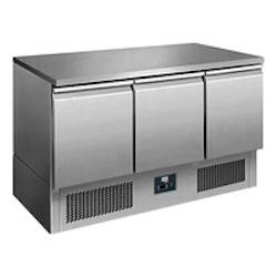 L2G - S903S/STOP - desserte refrigeree inox centrale, +2/+8°c,  gaz r290, dessus inox fixe, 3 portes gn1/1_0