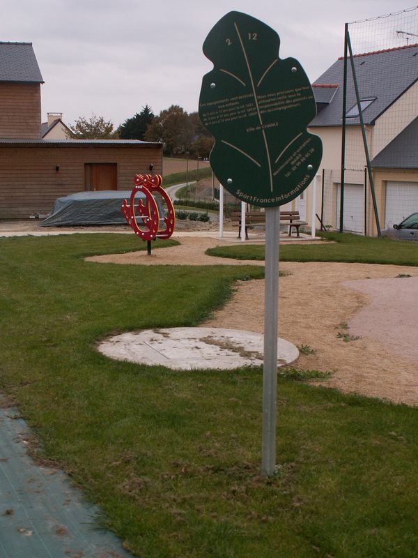 Panneau de signalisation La Feuille - ref : 1306p/sb - polyéthylène HDPE, poteau aluminium_0