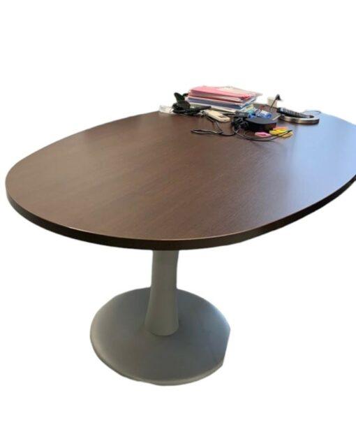 Table de réunion ovale - Piètement tulipe d'occasion - Design contemporain et pratique - 200x120x73 cm_0