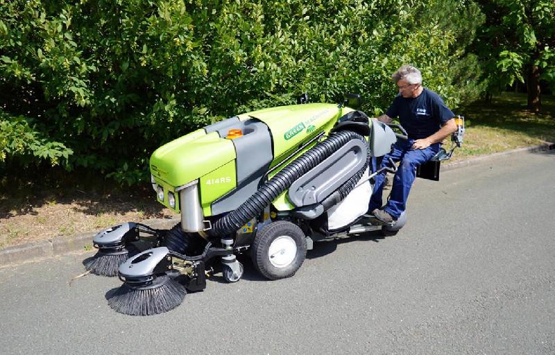 Balayeuse compacte thermique Green Machines GM 400 - Ville, aspiration déchets, vert, trottoirs, compact - Nettoyage professionnel et efficace pour centres-villes_0