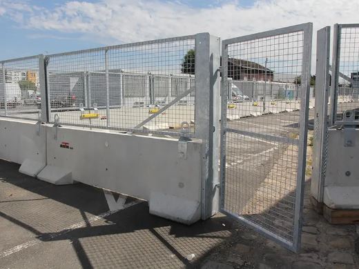 Barrière de chantier de haut standing mobile, robuste et jouissif à long terme_0