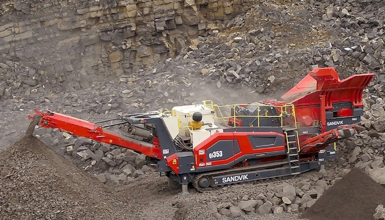 Concasseur à percussion sur chenilles Sandvik QI353 HSI - Nouveau système d'automatisation_0