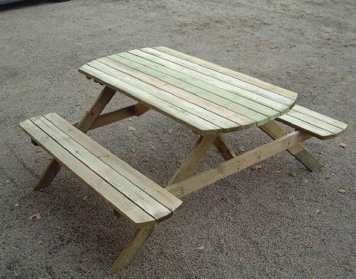 TABLE DE PIQUE-NIQUE EN BOIS 