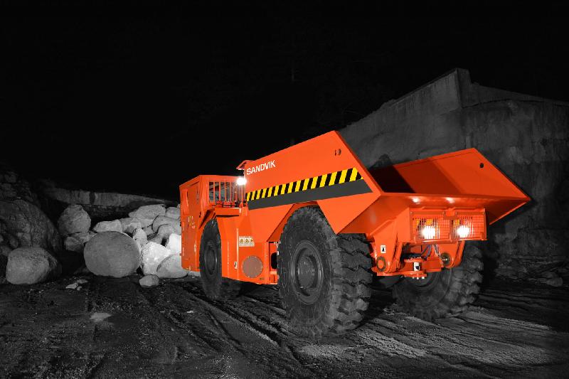 Camions diesel TH315 Sandvik - Véhicule compact souterrain de 15 tonnes_0