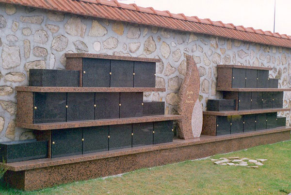 Columbarium en élévation - Gamme COMPACT en granit massif_0