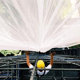 Filet de chantier en polyéthylène tissé pour échafaudage - pare-gravats, imputrescible, protégé U.V._0