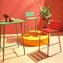 Ensemble table de bar et 4 chaises hautes en métal vert cactus  - Oviala_0