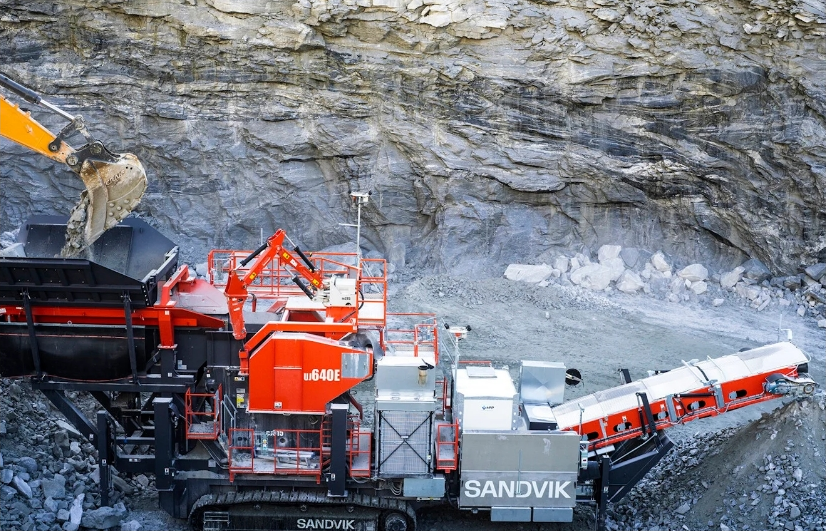 Concasseur à mâchoire mobile sur chenilles - Sandvik UJ640E - haute performance et polyvalence_0