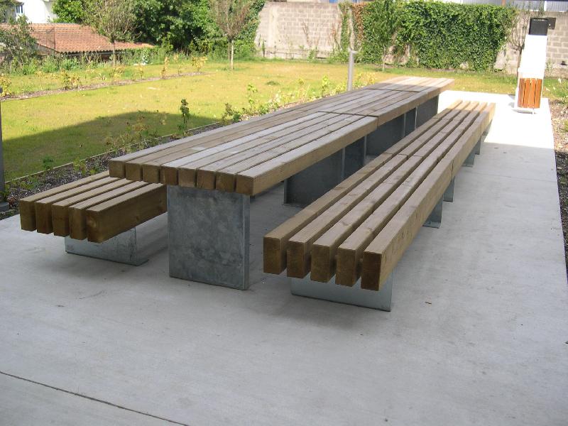 Table Mixte bois métal - Table de jardin avec Banquette à lames verticales_0