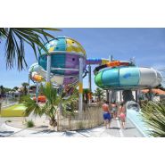 Toboggan aquatique : sphères space hole aquatube décoré