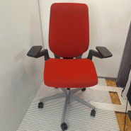 Chaise de bureau ergonomique Steelcase Gesture d'occasion - réglages multiples et support lombaire - haut de gamme