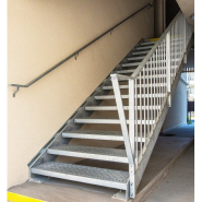 Escalier extérieur en acier, inox ou aluminium avec finition galvanisée ou galvanisée et thermolaquée