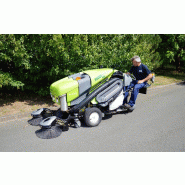 Balayeuse compacte thermique Green Machines GM 400 - Ville, aspiration déchets, vert, trottoirs, compact - Nettoyage professionnel et efficace pour centres-villes