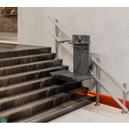 Plateforme élévatrice fluide et sans secousse pour escaliers droits en intérieur ou extérieur  - Stairiser DE