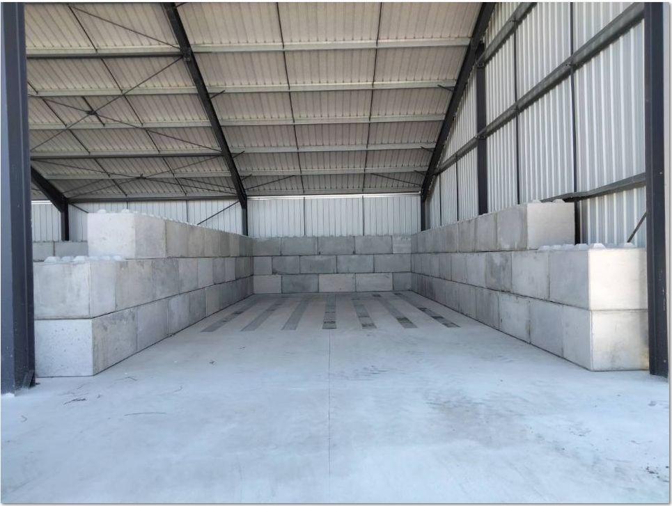 Bloc béton empilable pour aires de stockage_0