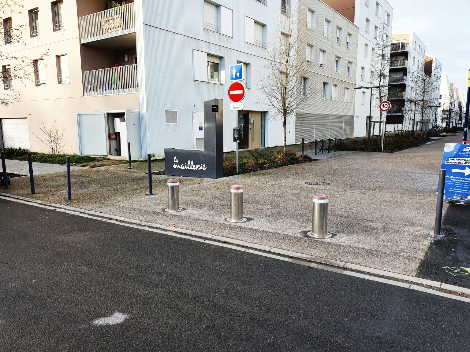 Borne anti-stationnement et anti-bélier fixe et rétractable conçu pour sécuriser vos rues et accès - STOPOTO Ø 220- PREFABAT_0